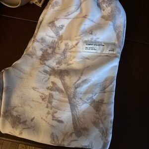 Comfort Collection Tie-Dye Plush Throw Blanket - Gray & White Camo size kids XL